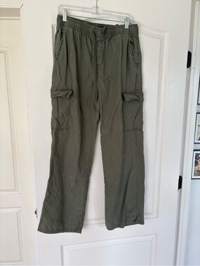 Sanctuary Olive Green Cargo Pants Drawstring Utility Wide Leg 30” Inseam
Women’s